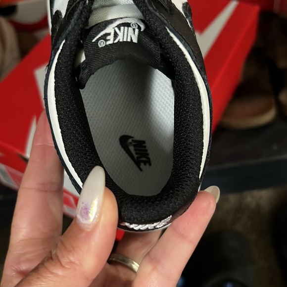 Nike Dunk Low (TDE) - Picture 4 of 4